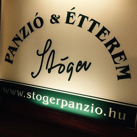 Stőger Panzió és Étterem Acomodação com café da manhã Vasszécseny Exterior foto