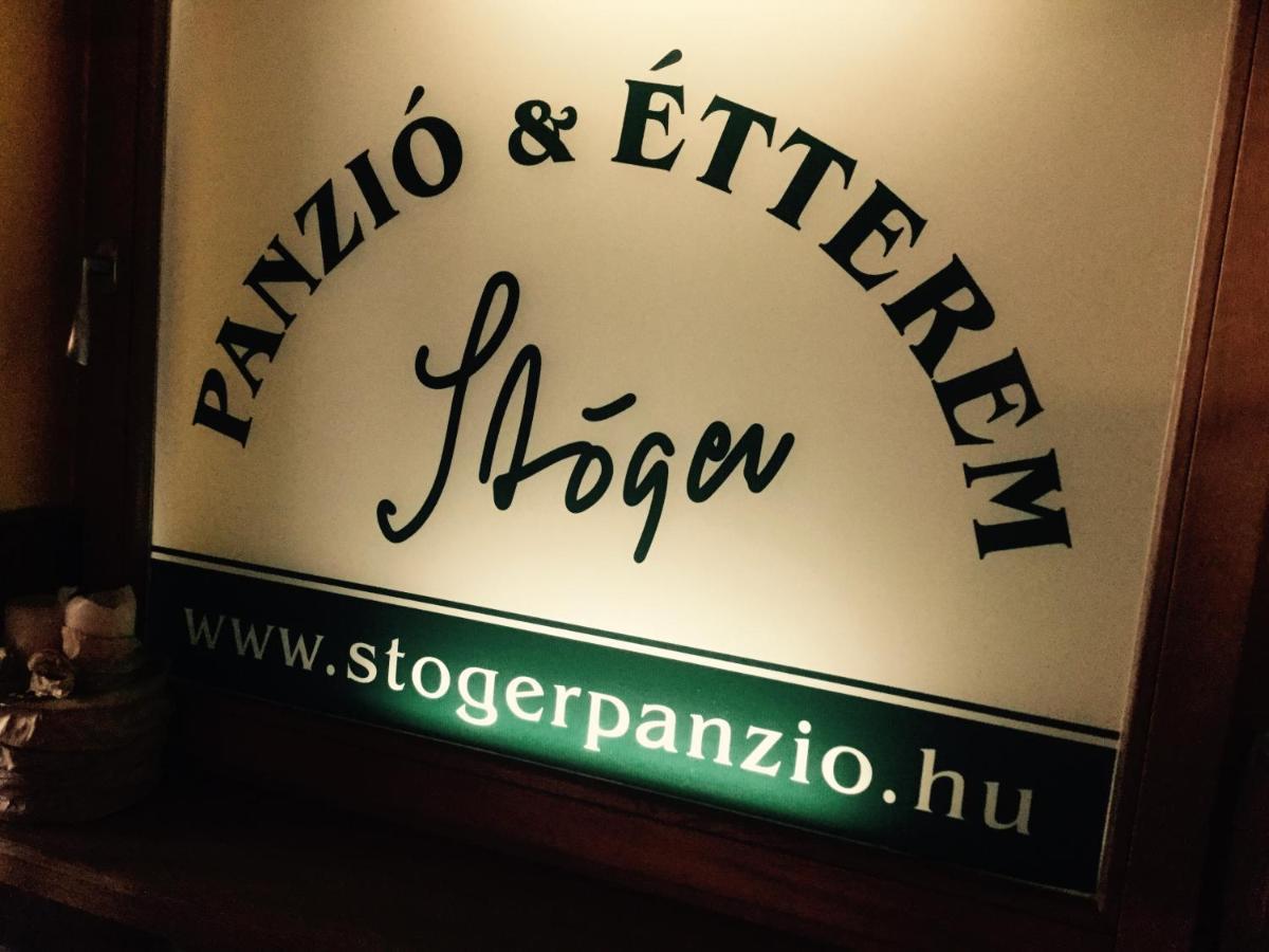 Stőger Panzió és Étterem Acomodação com café da manhã Vasszécseny Exterior foto