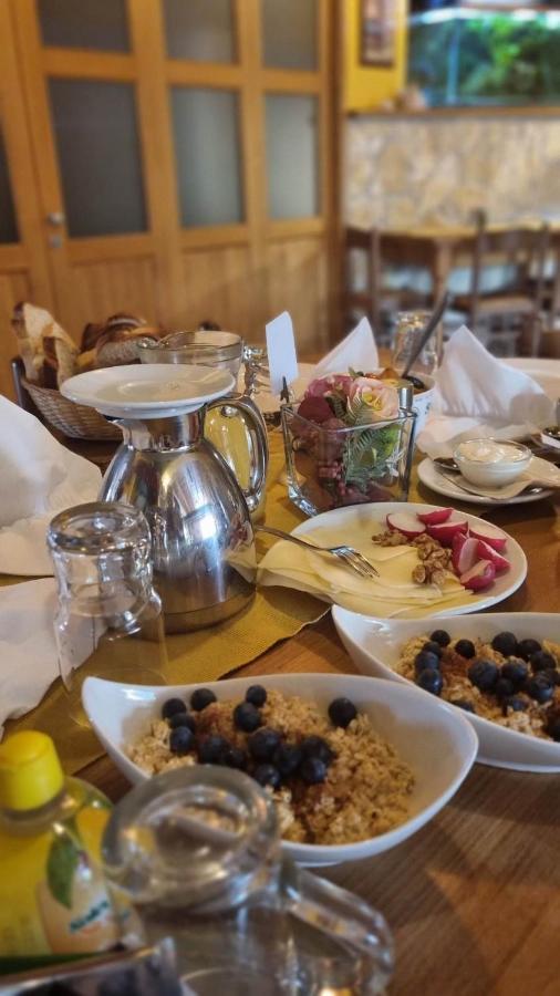 Stőger Panzió és Étterem Acomodação com café da manhã Vasszécseny Exterior foto